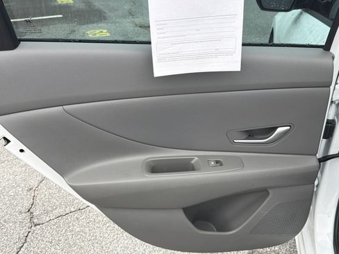 Certified 2022 Hyundai Elantra SEL image 21