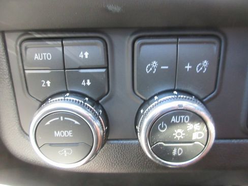New 2026 GMC Yukon AT4 Ultimate AWD/4WD image 17