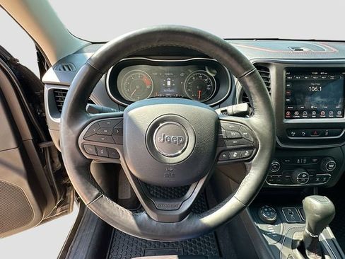 Used 2019 Jeep Cherokee Trailhawk AWD/4WD image 12