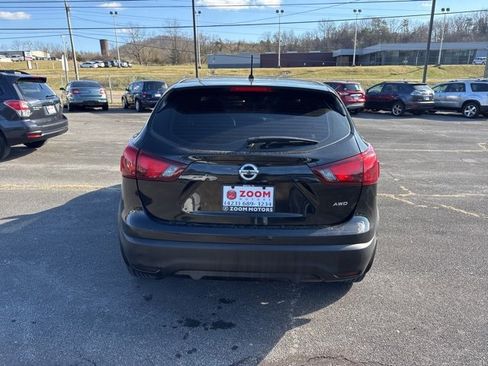 Used 2018 Nissan Rogue Sport S image 7