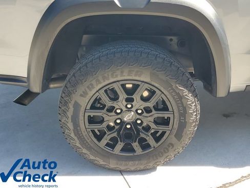 Certified 2025 Chevrolet Colorado Trail Boss AWD/4WD image 8