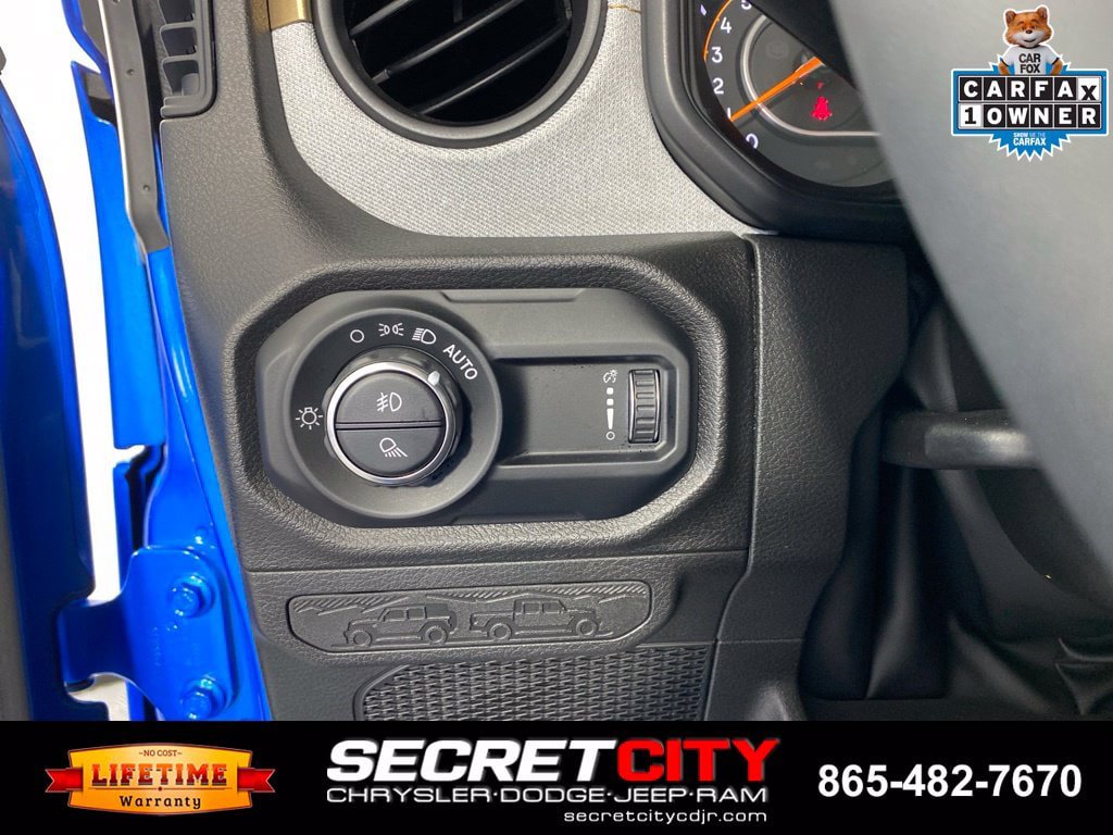 Used 2025 Jeep Gladiator Sport AWD/4WD image 13