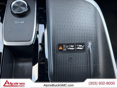 Used 2025 Buick Enclave Preferred AWD/4WD image 18