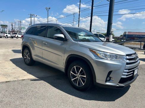 Used 2018 Toyota Highlander XLE image 4