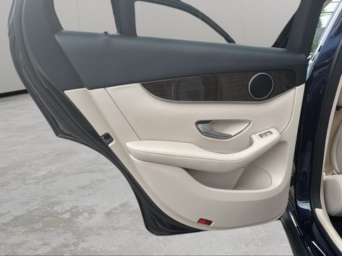 Used 2019 Mercedes-Benz GLC 300 4MATIC image 10