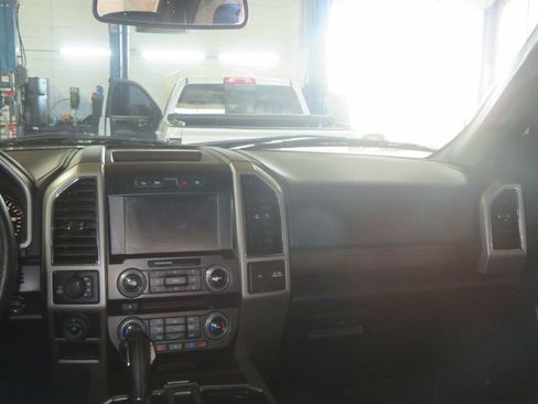 Used 2017 Ford F150 Lariat w/ Equipment Group 502A Luxury image 39