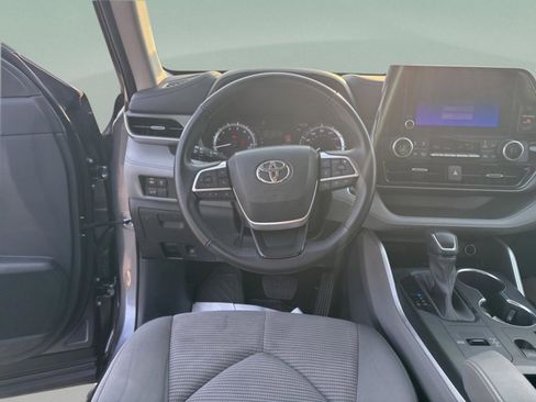 Certified 2023 Toyota Highlander LE image 12