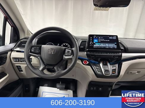 New 2026 Honda Odyssey Touring image 19