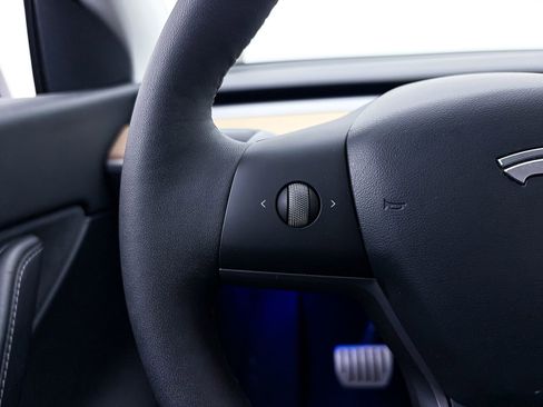 Used 2021 Tesla Model Y Performance image 27