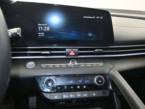 Used 2024 Hyundai Elantra SEL w/ Convenience Package FWD image 23