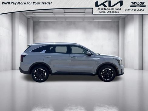 Used 2025 Kia Sorento S FWD image 18