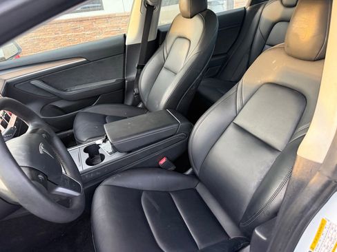 Used 2023 Tesla Model 3 Standard Range image 2