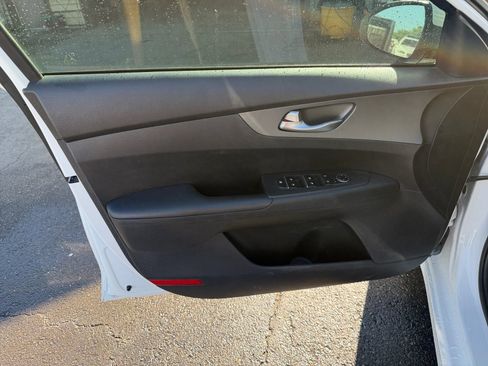 Used 2020 Kia Forte LXS FWD image 19
