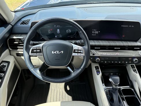 Used 2024 Kia Telluride EX w/ EX Captain's Chair Package AWD/4WD image 15