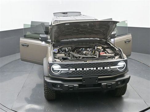 Used 2025 Ford Bronco Badlands image 33