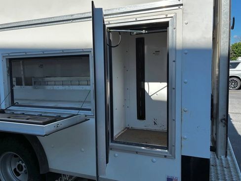 Used 2022 GMC Savana 3500 w/ Power Convenience Package RWD image 20