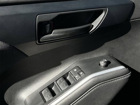 Used 2024 Toyota Highlander LE image 21