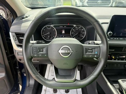 Used 2025 Nissan Rogue SV FWD image 5