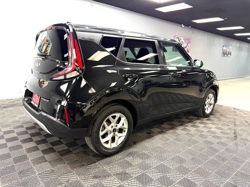Used 2023 Kia Soul LX w/ Option Group 015 FWD image 15