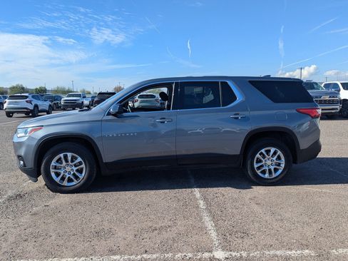 Used 2020 Chevrolet Traverse LS image 2