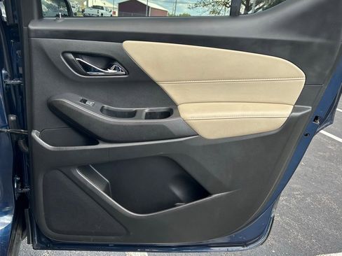 Used 2022 Chevrolet Traverse LS image 12