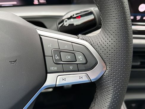 New 2026 Volkswagen Tiguan SE R-Line FWD image 22