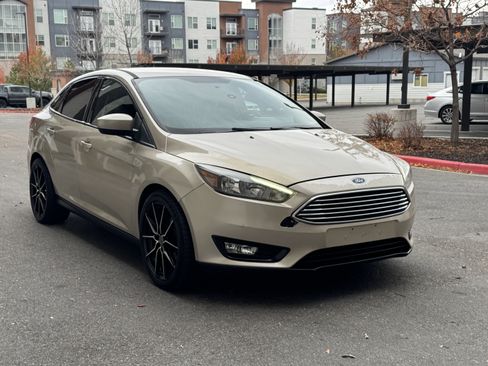 Used 2018 Ford Focus SE w/ SE Appearance Package image 7