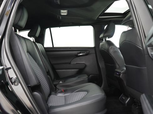 Certified 2025 Toyota Highlander XSE AWD/4WD image 12