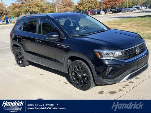 Certified 2024 Volkswagen Taos SE w/ Black Wheel Package image 1