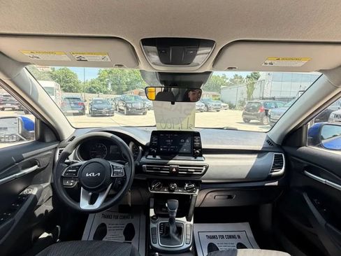 Used 2023 Kia Seltos LX AWD/4WD image 12
