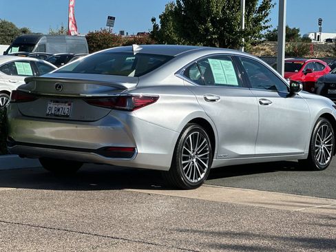 Used 2022 Lexus ES 300h w/ Premium Package FWD image 4