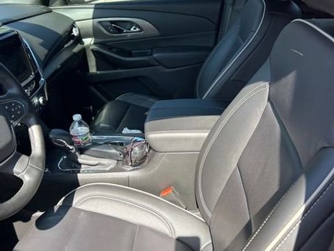 Used 2023 Chevrolet Traverse Premier image 3