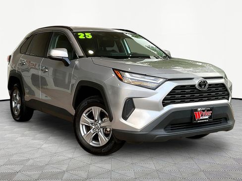 Used 2025 Toyota RAV4 XLE AWD/4WD image 3
