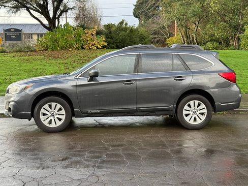 Used 2018 Subaru Outback 2.5i image 2
