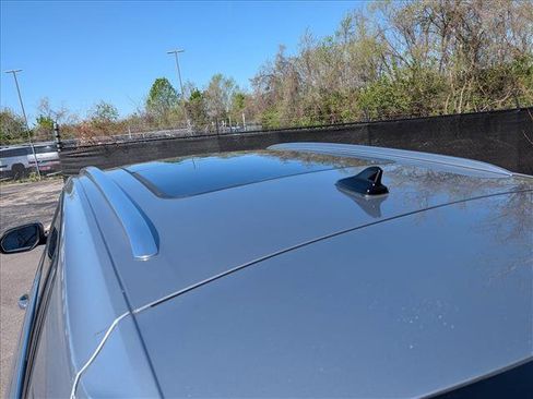 Certified 2025 Volkswagen Atlas Cross Sport SE w/ Panoramic Sunroof Package FWD image 24