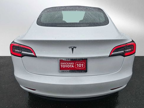 Used 2023 Tesla Model 3 Standard Range image 4