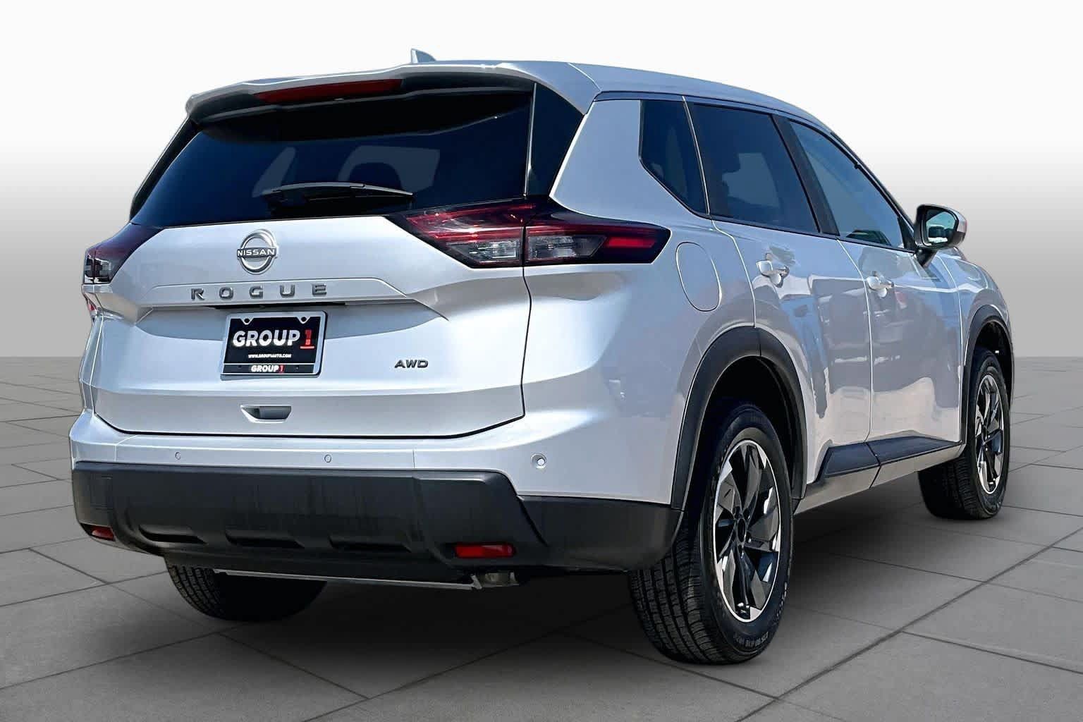 Used 2025 Nissan Rogue SV AWD/4WD image 13