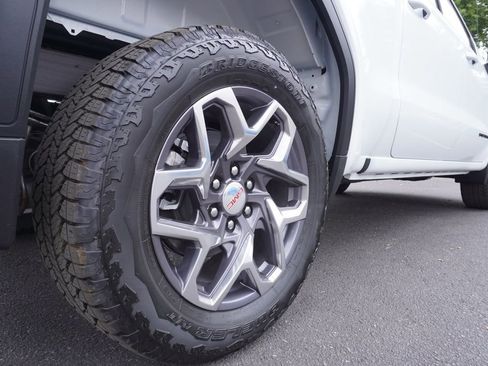 New 2026 GMC Sierra 1500 SLE w/ LPO, Black Badging Package AWD/4WD image 6