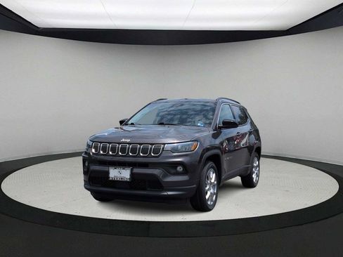 Used 2022 Jeep Compass Latitude AWD/4WD image 4