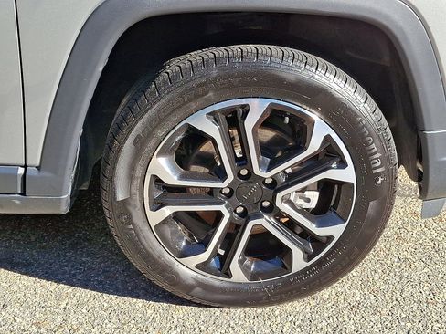 Certified 2022 Jeep Compass Limited image 9