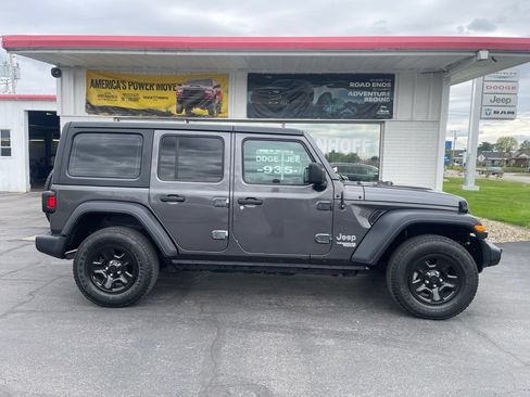 Used 2018 Jeep Wrangler Unlimited Sport AWD/4WD image 8