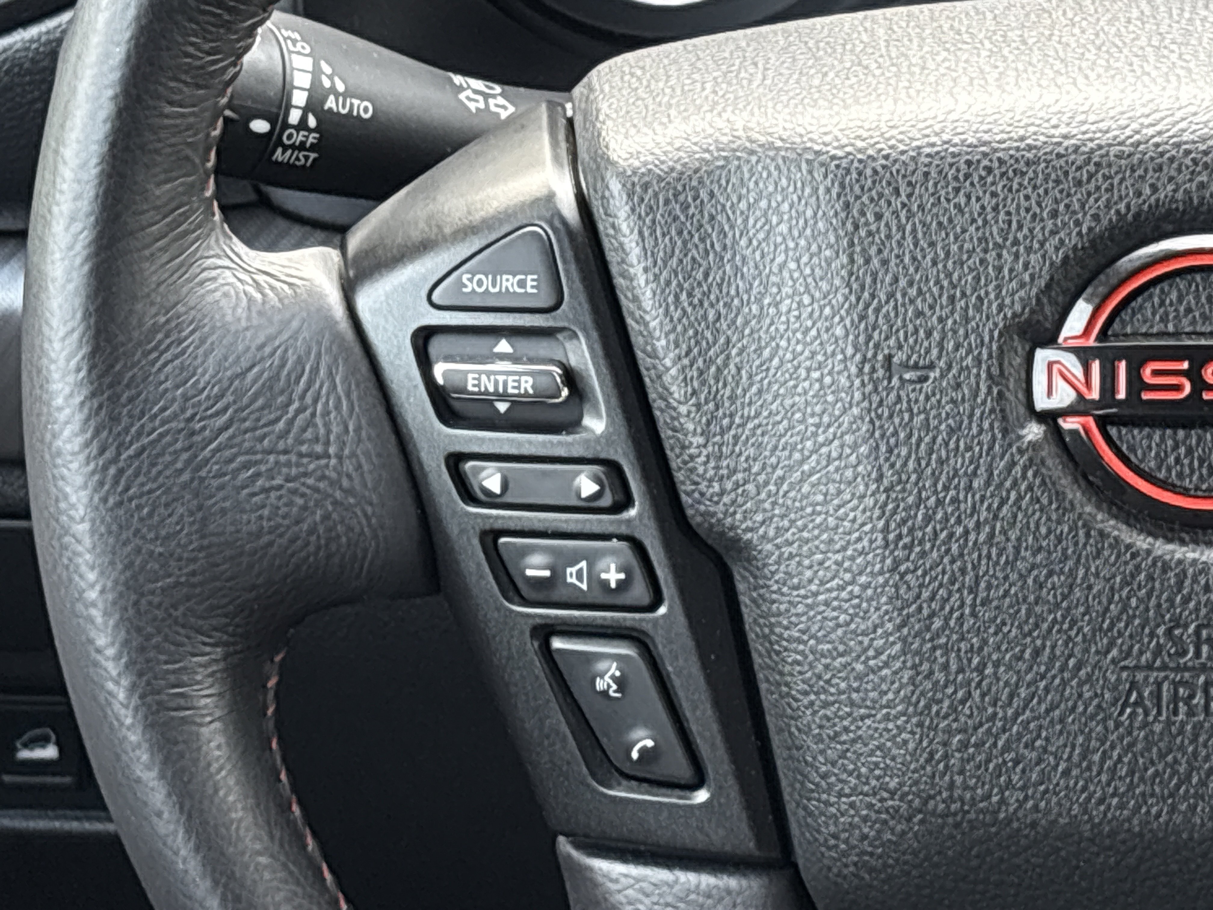 Used 2023 Nissan Titan PRO-4X w/ Pro-4x Convenience Package AWD/4WD image 22