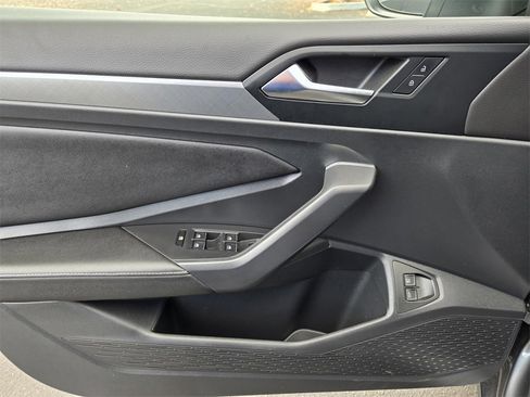 Used 2022 Volkswagen Jetta SE image 16