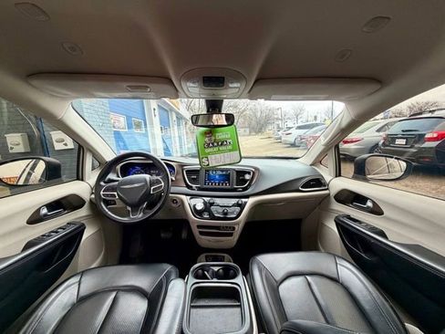 Used 2021 Chrysler Voyager Lxi FWD image 16