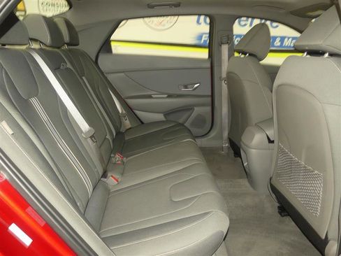 Used 2025 Hyundai Elantra SEL FWD image 24