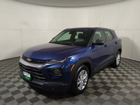 Used 2021 Chevrolet TrailBlazer LS FWD image 2