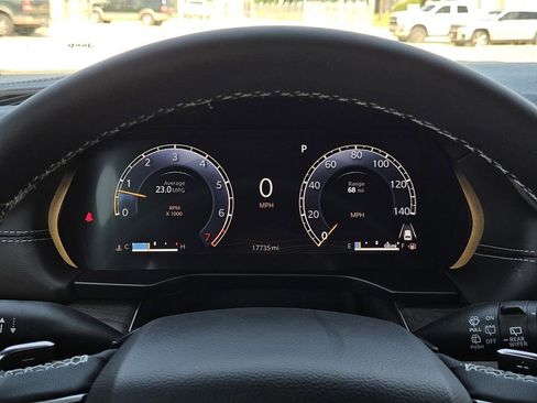 Used 2025 Jeep Grand Cherokee Limited RWD image 20