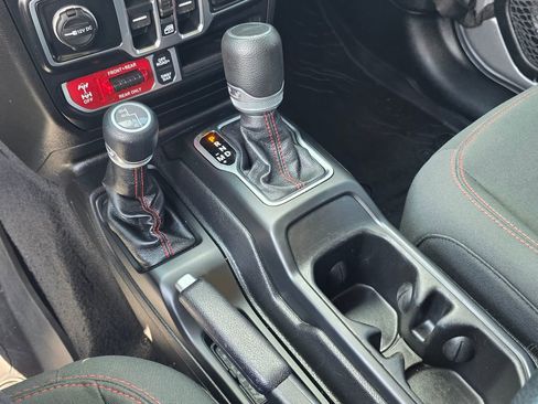 Used 2020 Jeep Gladiator Rubicon AWD/4WD image 27
