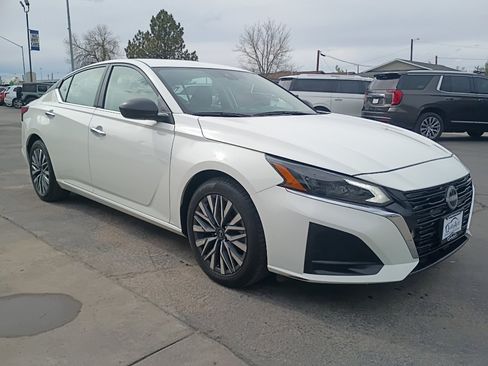 Used 2025 Nissan Altima 2.5 SV FWD image 4