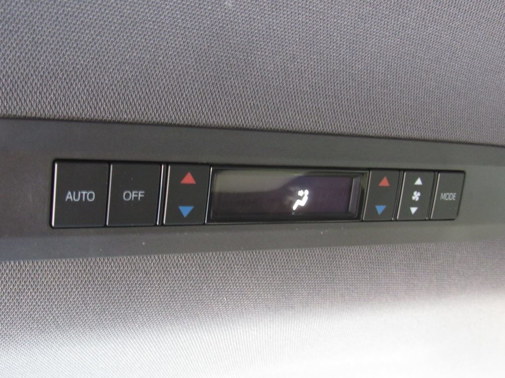 Used 2024 Toyota Sienna XSE AWD/4WD image 36